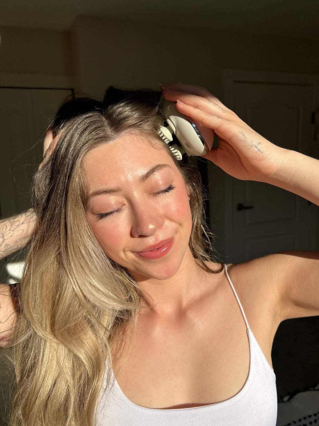 Hair Density and Growth-Stimulating Red Light Therapy Scalp Massager | 6 Months Warranty