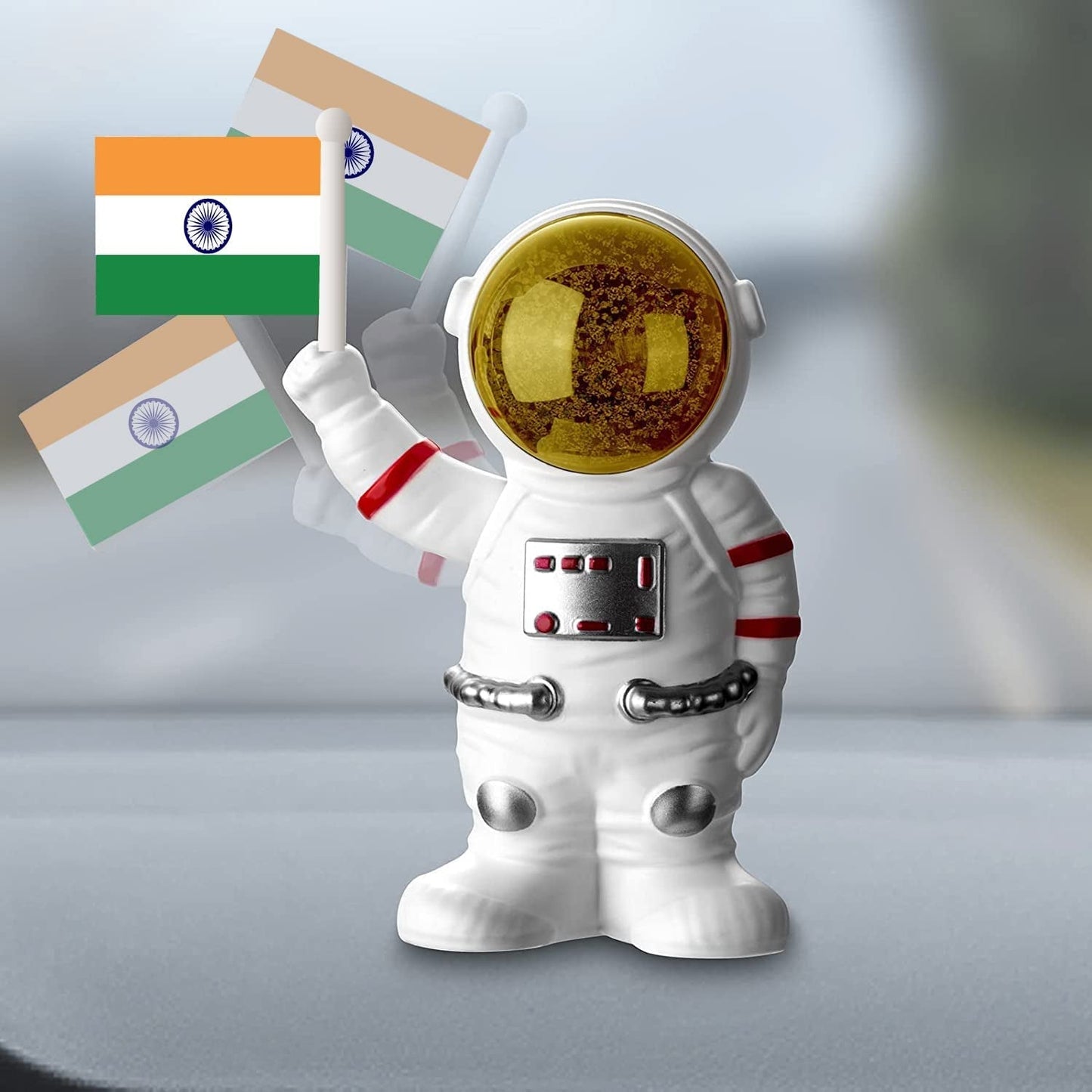 Solar Power Astronaut Ornament with Indian Flag – Moving Hand (1 Pc)
